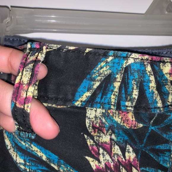 Men’s 34 Black Floral Pattern Flat Front Short - Picture 7 of 12